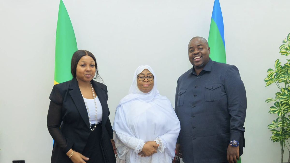 Wicknell Chivhayo with Tanzanian president