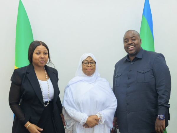 Wicknell Chivhayo with Tanzanian president